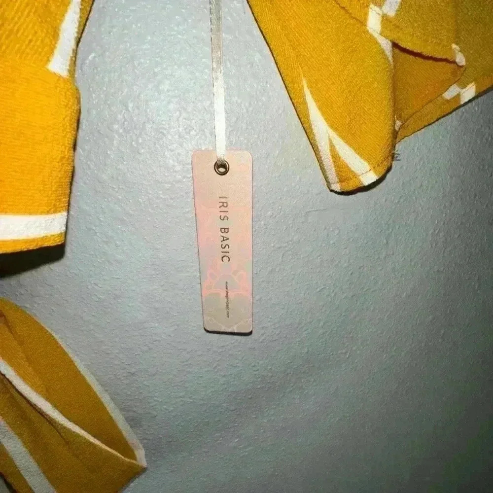 NWT! Iris Basic Yellow & White Striped Crop Top Size S - Picture 4 of 8
